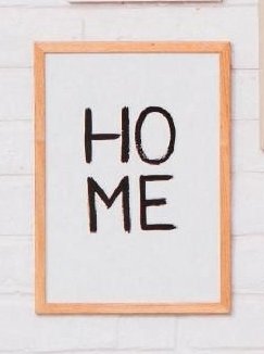 Obraz s textem HOME v rámu