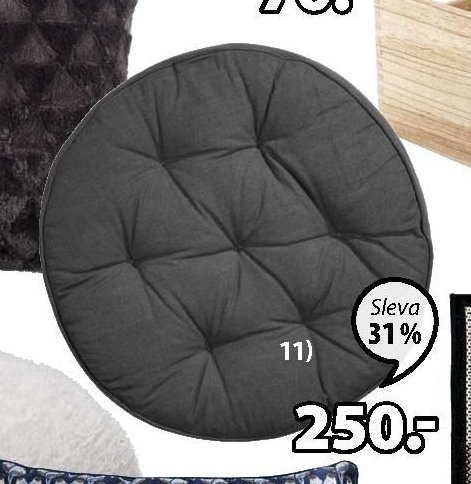 SEDÁK NA ŽIDLI RYPEFOT